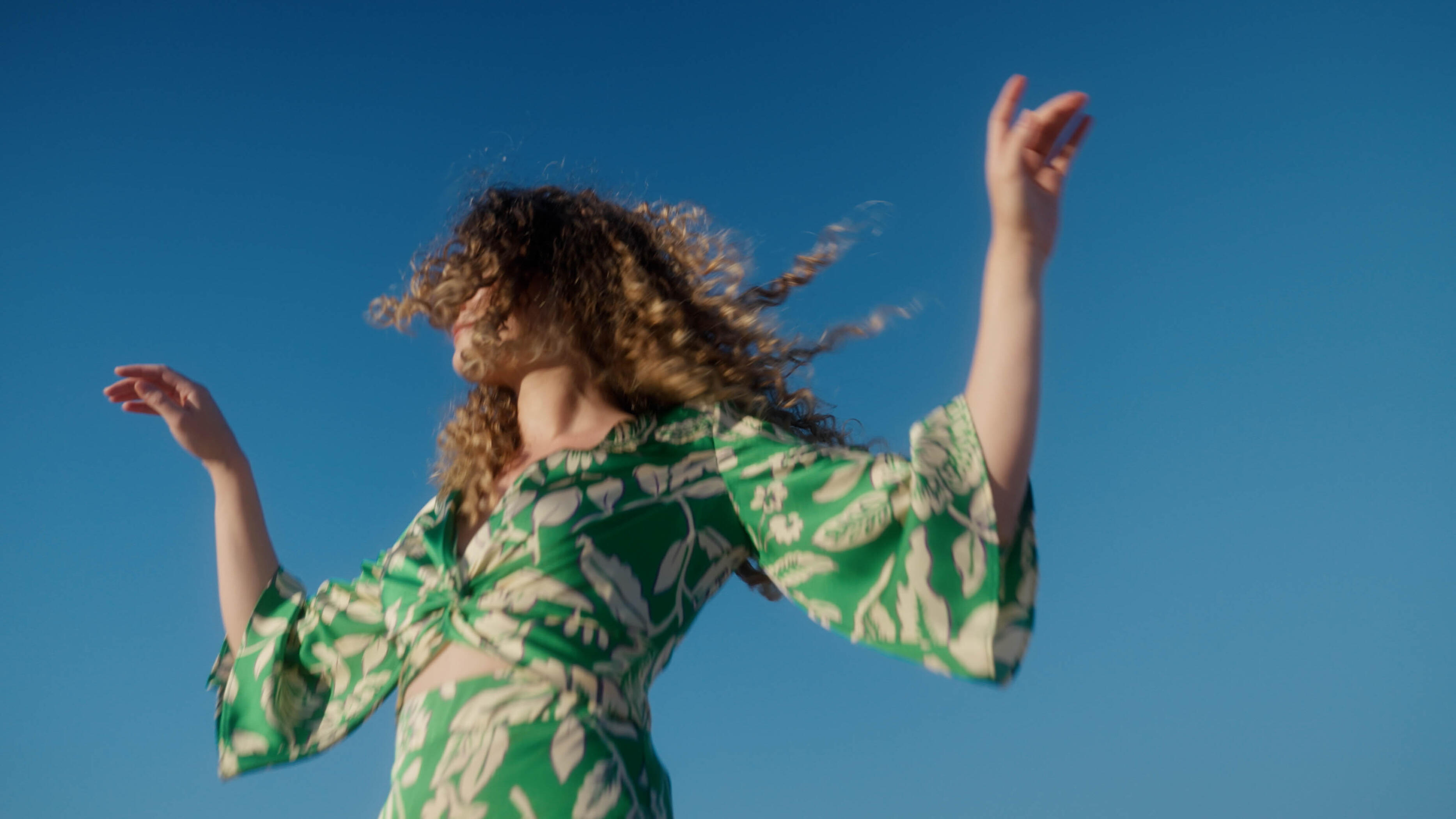 Fashion spec ad for ZARA Summer 2023 collection, shot in Sicily. Models: Hermine Goua, Claudia Schillaci, Bella Dubovika, Sofia Catalano Director: Alessandro Montalbano DOP: Arturs Sulbergs / Artūrs Šulbergs Camera assistants: Marta Anspaka, Oskars Runner: