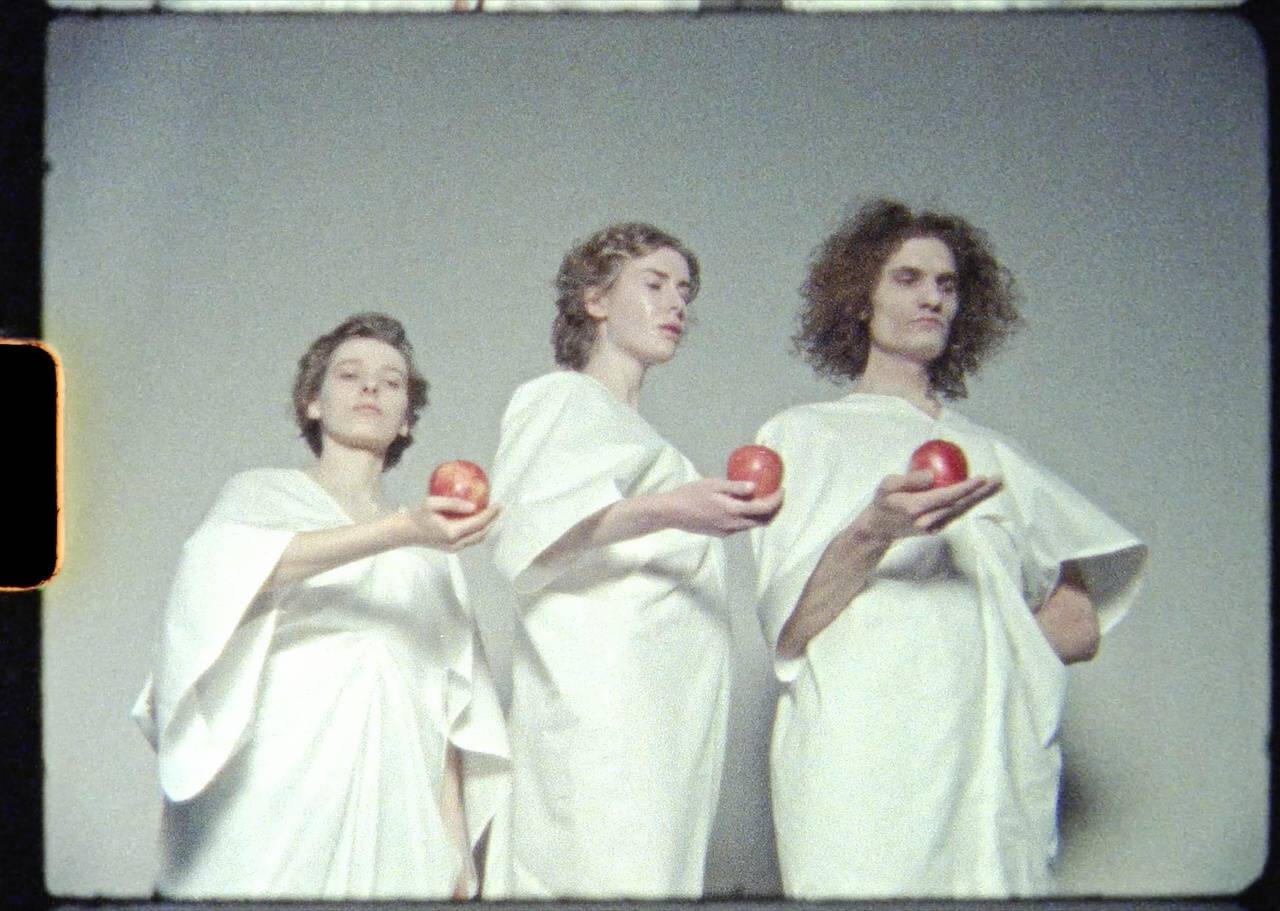 Short fiction film. Directed by Rūdolfs Miķelsons / Rudolf Ming. DOP Artūrs Šulbergs / Arturs Sulbergs. The Scent of Apples (2022). Made and awarded for straight8 2022 8mm film competition.