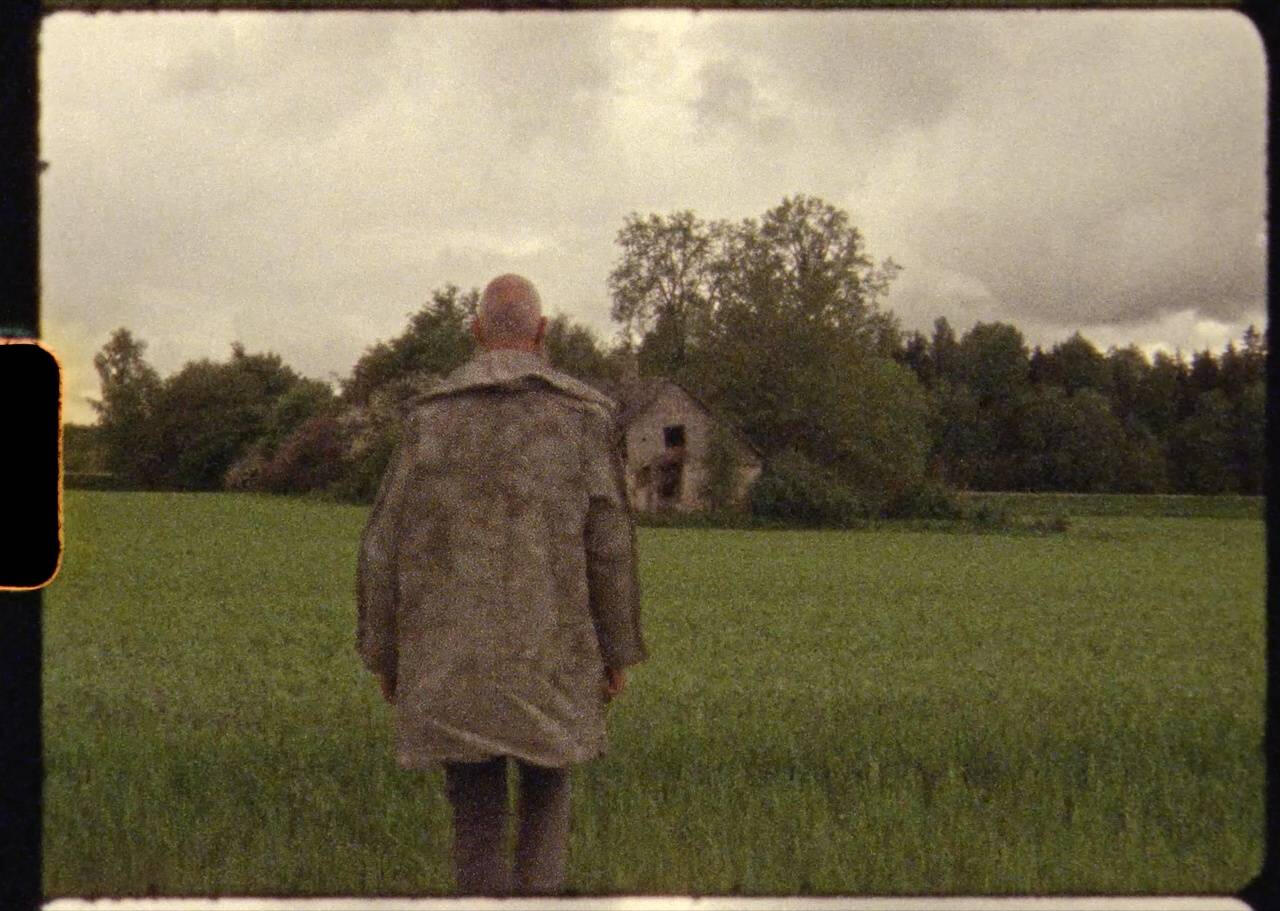 Short fiction film. Directed by Rūdolfs Miķelsons / Rudolf Ming. DOP Artūrs Šulbergs / Arturs Sulbergs. The Scent of Apples (2022). Made and awarded for straight8 2022 8mm film competition.